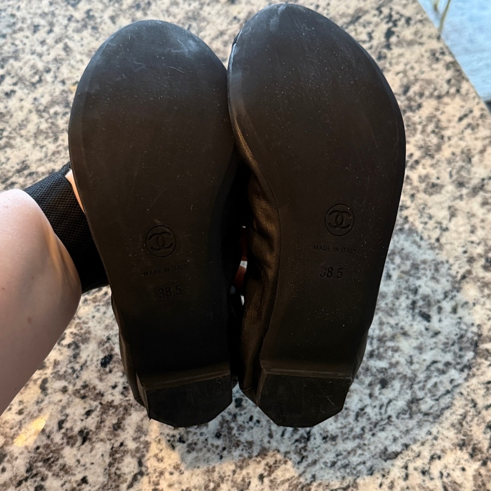CHANEL Black Cap-Toe Ballet Flats with Gold CC - Picture 5 of 7